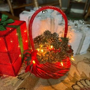 Rare Vintage 1972 Christmas Pinecone Berries Light up Red Wicker Basket Decor